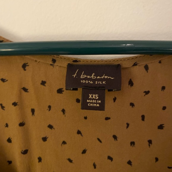T Babaton Aritzia 100% silk blouse - Picture 2 of 3